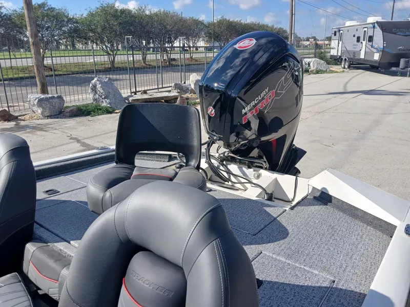 Slide: The Image of Tracker Pro Team 190 TX 2024 - 17