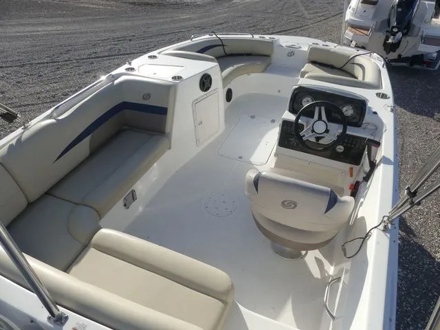 Slide: The Image of Hurricane SunDeck Sport 188 OB 2019 - 13