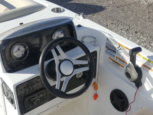 Slide: The Image of Hurricane SunDeck Sport 188 OB 2019 - 18