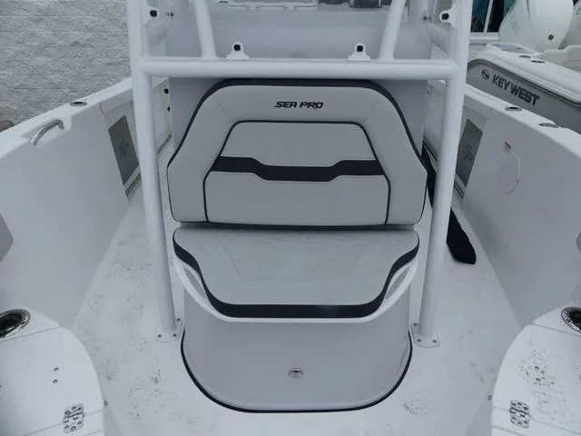 Slide: The Image of Sea Pro 222 Center Console 2026 - 12