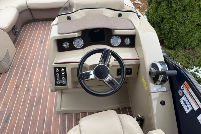 Slide: The Image of Steering console of a 2017 Crest 230SL Classic boat with wood flooring. - 10
