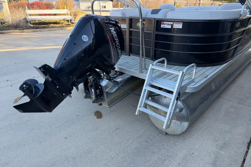 Slide: The Image of 2017 Crest I 220 SLC pontoon boat with Mercury outboard motor and boarding ladder. - 16