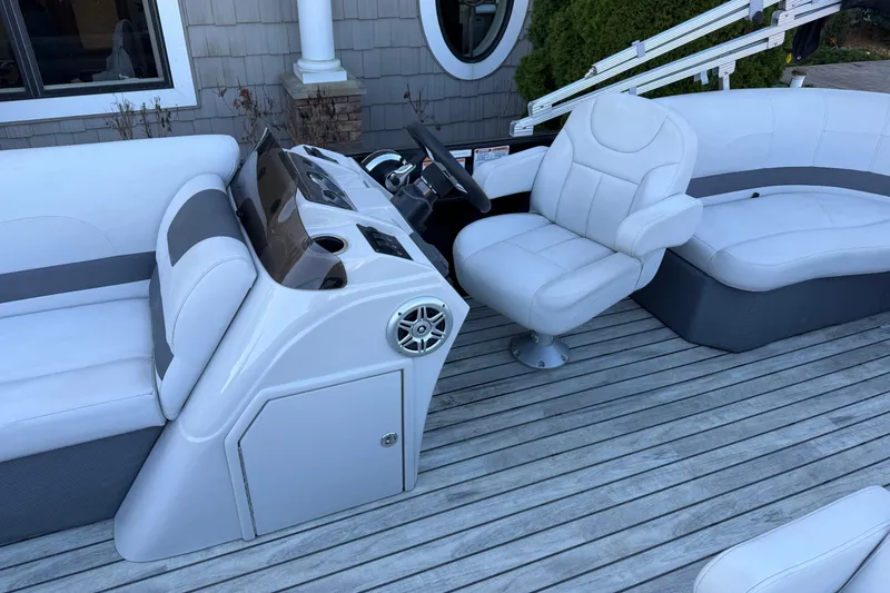 Slide: The Image of 2017 Crest I 220 SLC boat interior with white seating and steering console. - 6