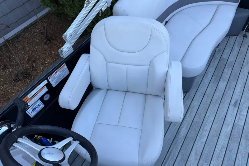 Slide: The Image of Captain's chair and seating on 2017 Crest I 220 SLC pontoon boat deck. - 7