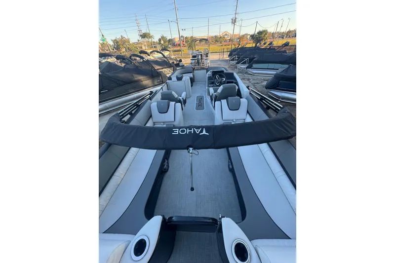 Slide: The Image of 2026 Tahoe Pontoon CASCADE QUAD LOUNGER with sleek seating and modern design. - 5