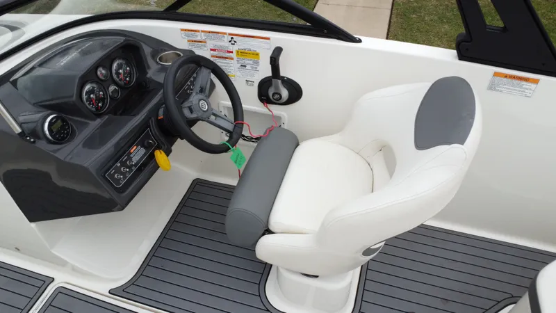 Slide: The Image of Bayliner VR5 2018 - 29