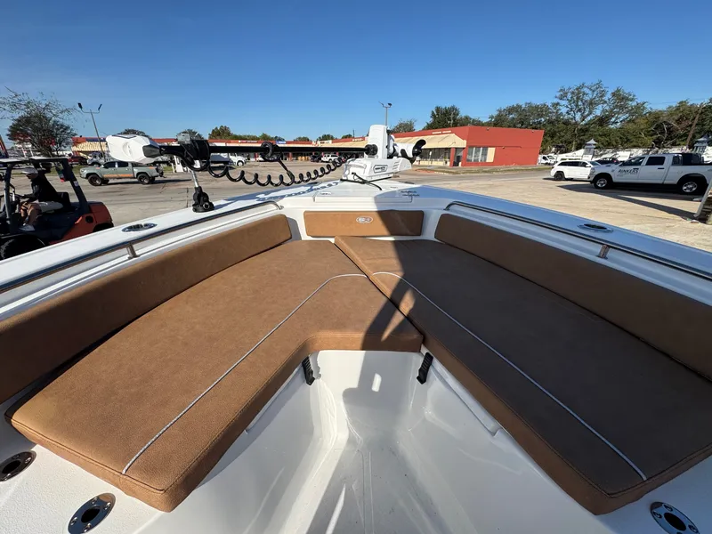 Slide: The Image of Sea Hunt Ultra 229 2025 - 10