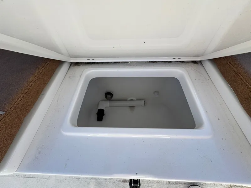 Slide: The Image of Sea Hunt Ultra 229 2025 - 12