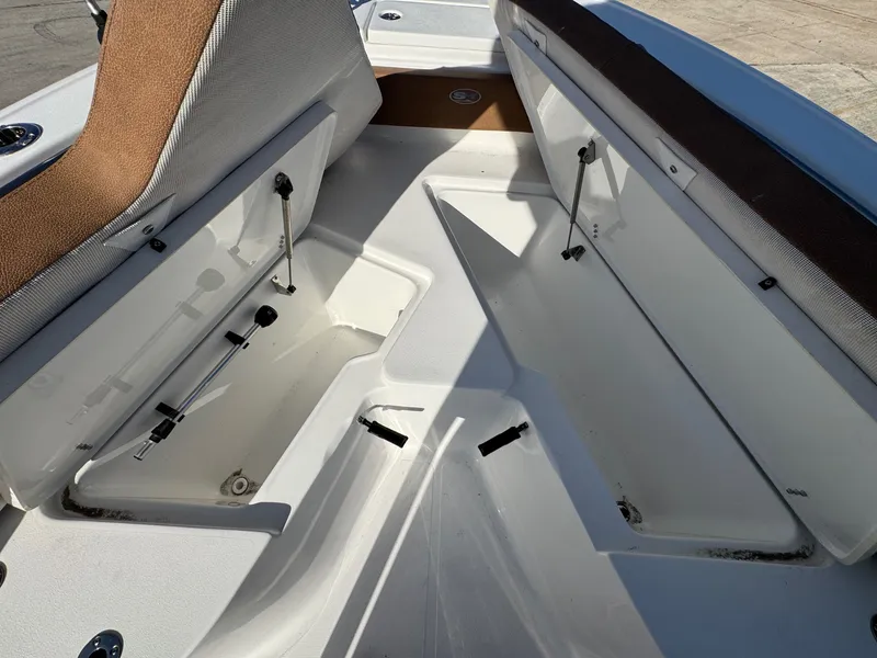 Slide: The Image of Sea Hunt Ultra 229 2025 - 15