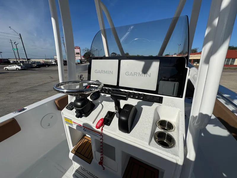 Slide: The Image of Sea Hunt Ultra 229 2025 - 16