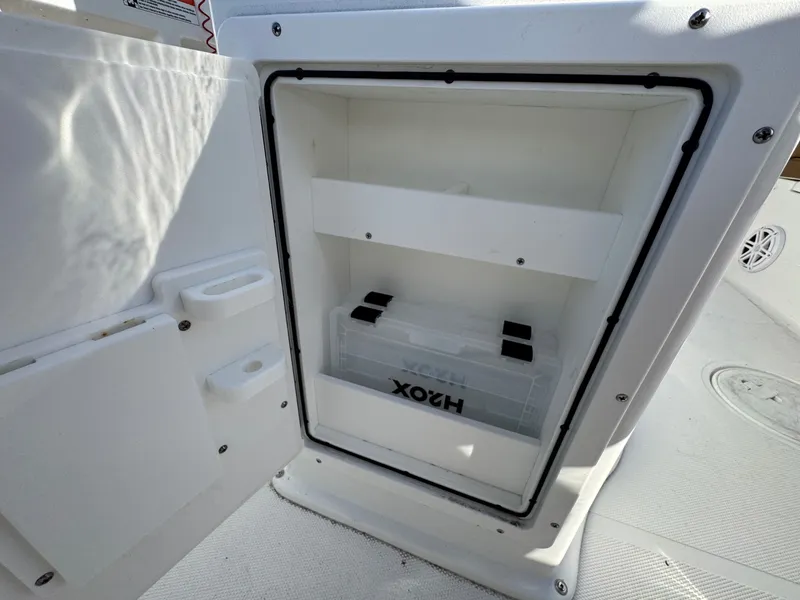 Slide: The Image of Sea Hunt Ultra 229 2025 - 24