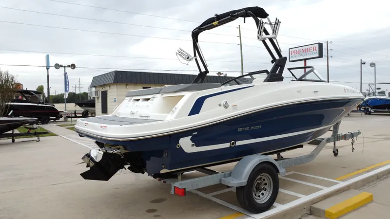 Slide: The Image of Bayliner VR5 2018 - 6