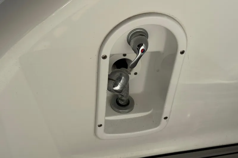 Slide: The Image of Boat water faucet on 2005 Formula 400 Super Sport. - 11