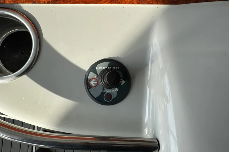 Slide: The Image of Control panel on a 2005 Formula 400 Super Sport boat. - 22