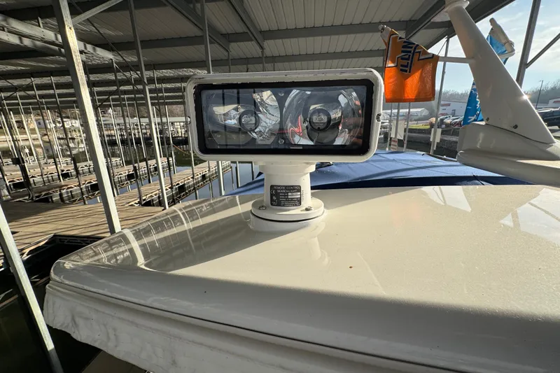 Slide: The Image of 2005 Formula 400 Super Sport spotlight on boat deck under covered marina. - 31