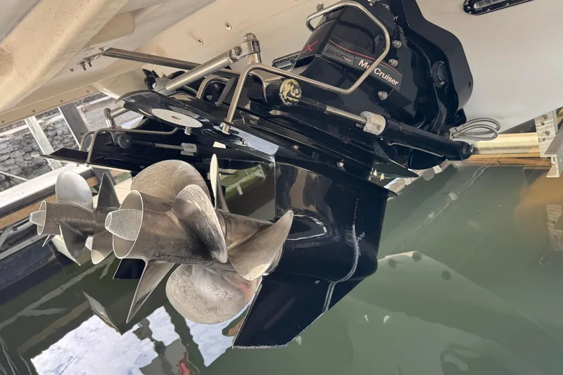 Slide: The Image of 2005 Formula 400 Super Sport boat propeller and drive system in water. - 7