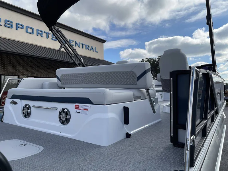 Slide: The Image of Crest Caribbean 230 SLS 2026 - 9