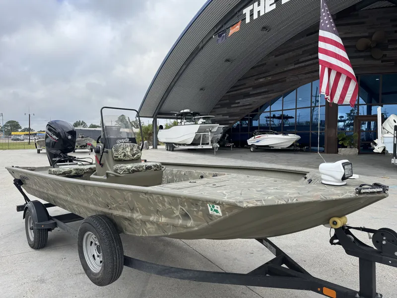 Slide: The Image of Tracker Grizzly 1860 CC 2024 - 12