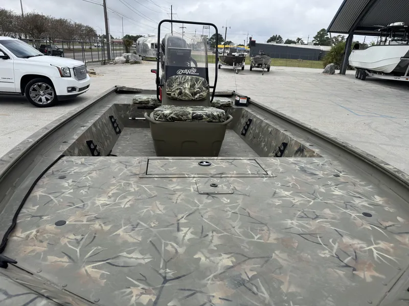 Slide: The Image of Tracker Grizzly 1860 CC 2024 - 13