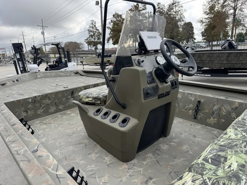 Slide: The Image of Tracker Grizzly 1860 CC 2024 - 14