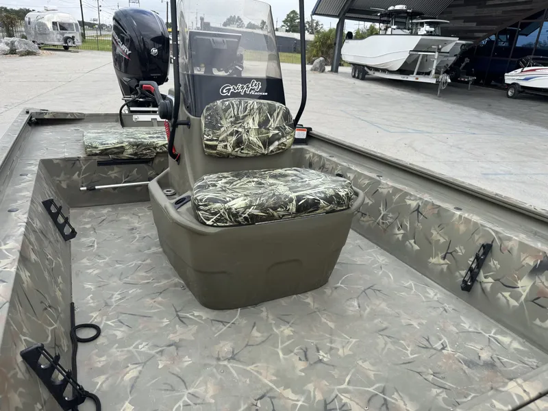 Slide: The Image of Tracker Grizzly 1860 CC 2024 - 6