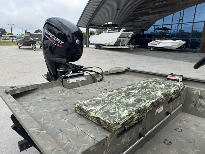 Slide: The Image of Tracker Grizzly 1860 CC 2024 - 7