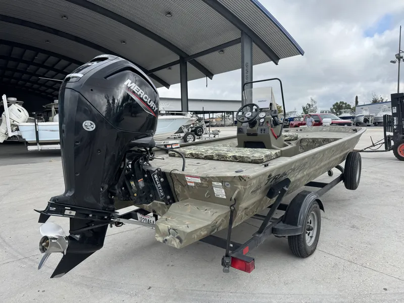 Slide: The Image of Tracker Grizzly 1860 CC 2024 - 9