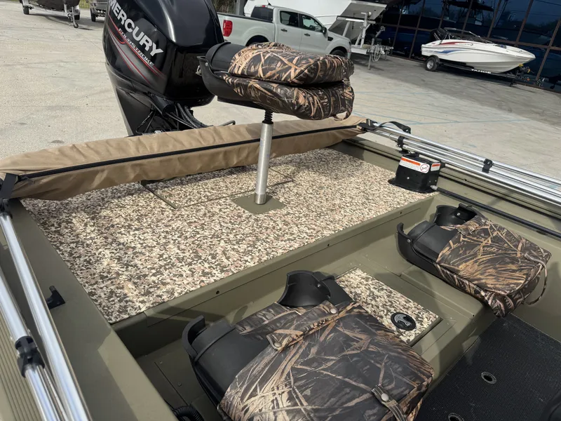 Slide: The Image of Tracker Grizzly 1754 MVX SC 2017 - 13