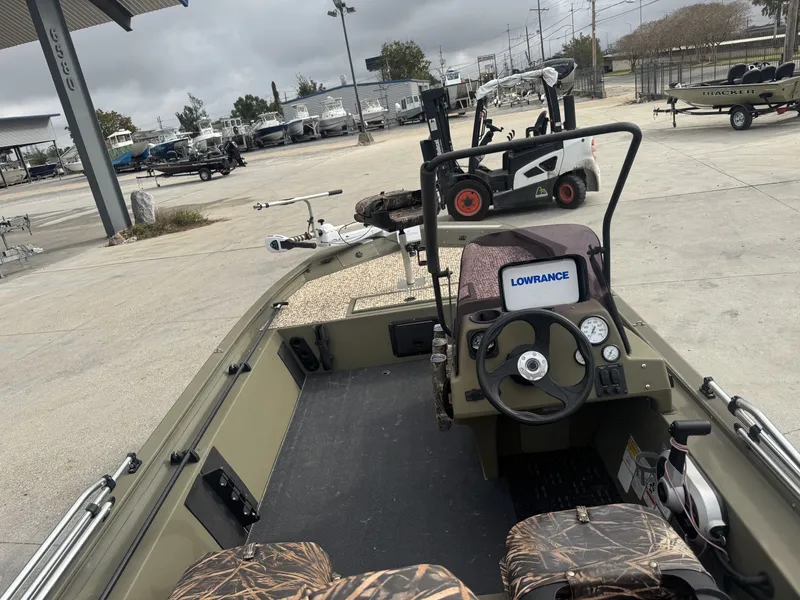 Slide: The Image of Tracker Grizzly 1754 MVX SC 2017 - 15