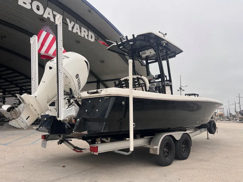 Slide: The Image of Robalo 246 Cayman 2019 - 12