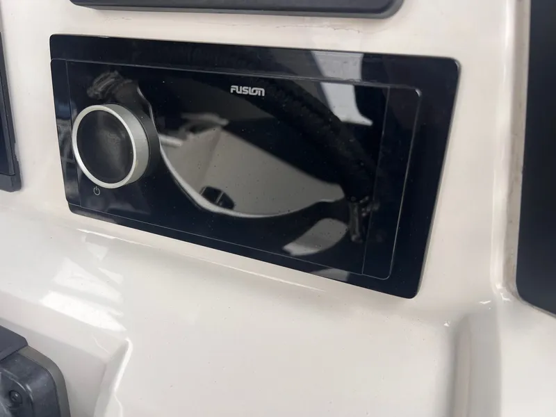 Slide: The Image of Robalo 246 Cayman 2019 - 15