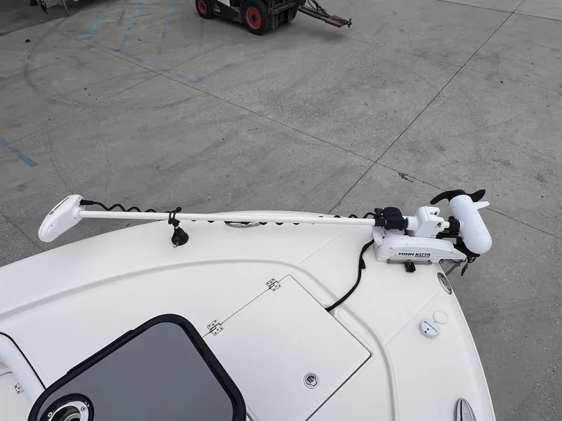 Slide: The Image of Robalo 246 Cayman 2019 - 9