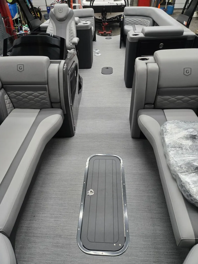 Slide: The Image of Monaco 255SB 2026 - 13