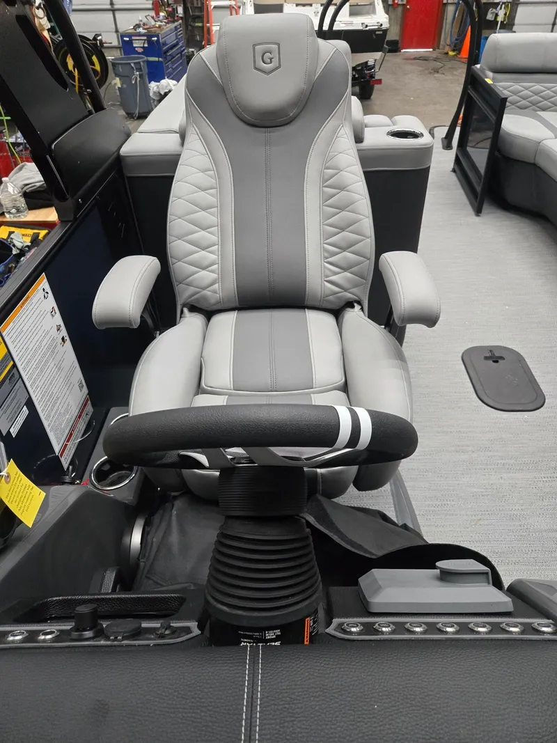 Slide: The Image of Monaco 255SB 2026 - 16