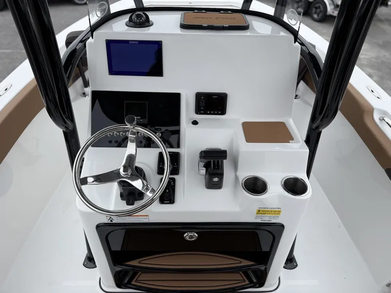 Slide: The Image of Sea Pro 222 WITH ZIP WAKE TABS 2026 - 10