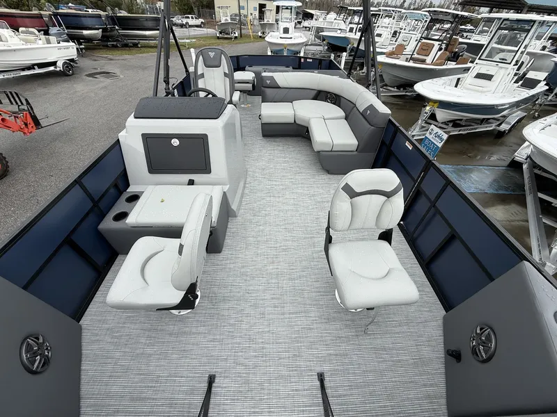 Slide: The Image of Viaggio Lago V 20F-HONDA 115 2026 - 8