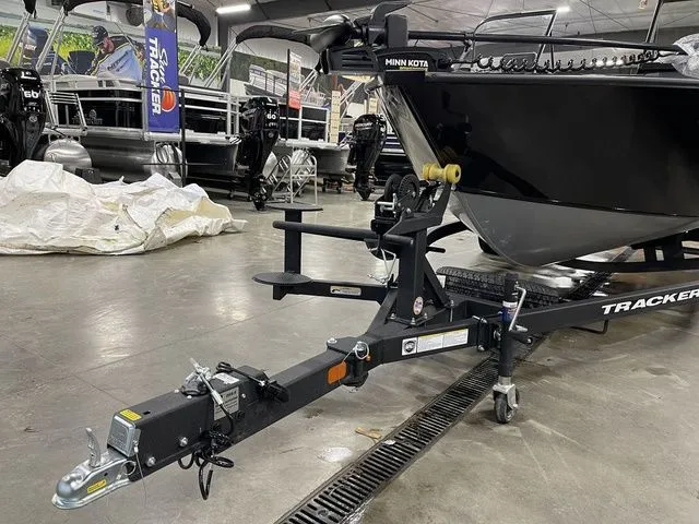 Slide: The Image of Tracker Targa™ V-19 Combo 2026 - 12