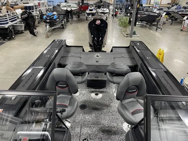 Slide: The Image of Tracker Targa™ V-19 Combo 2026 - 15