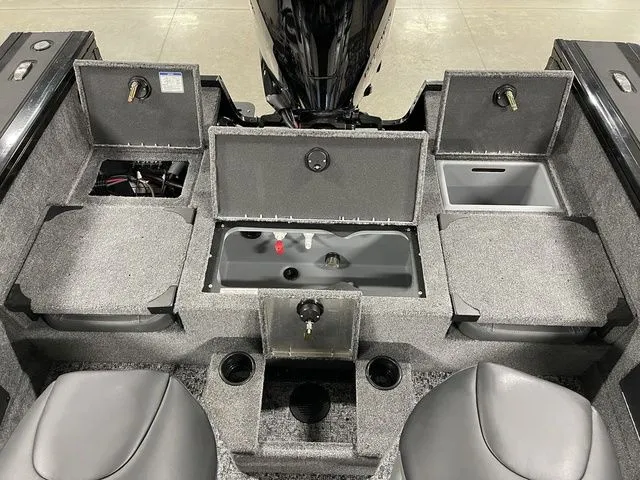 Slide: The Image of Tracker Targa™ V-19 Combo 2026 - 29