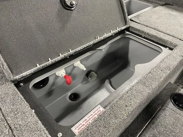 Slide: The Image of Tracker Targa™ V-19 Combo 2026 - 30