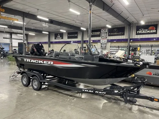 Slide: The Image of Tracker Targa™ V-19 Combo 2026 - 33