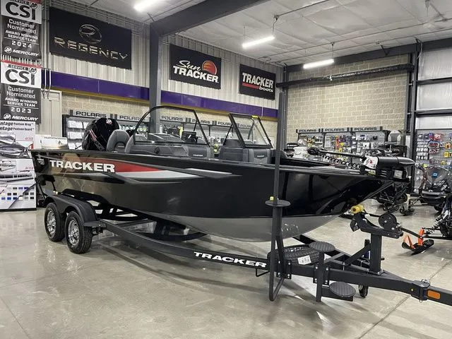 Slide: The Image of Tracker Targa™ V-19 Combo 2026 - 36