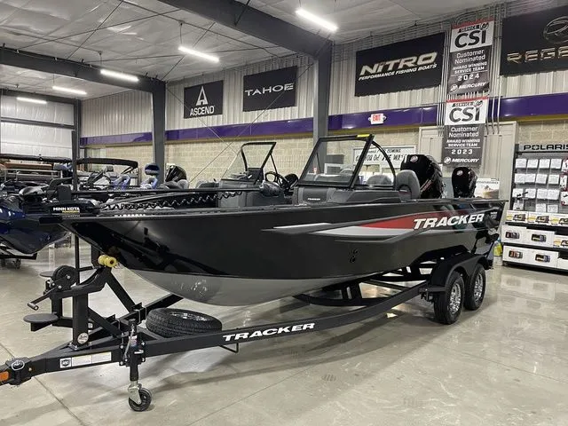 Slide: The Image of Tracker Targa™ V-19 Combo 2026 - 47