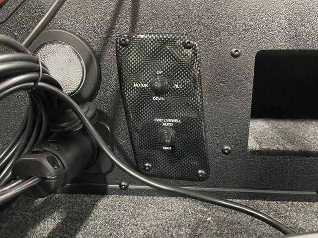 Slide: The Image of Tracker Targa™ V-19 Combo 2026 - 51