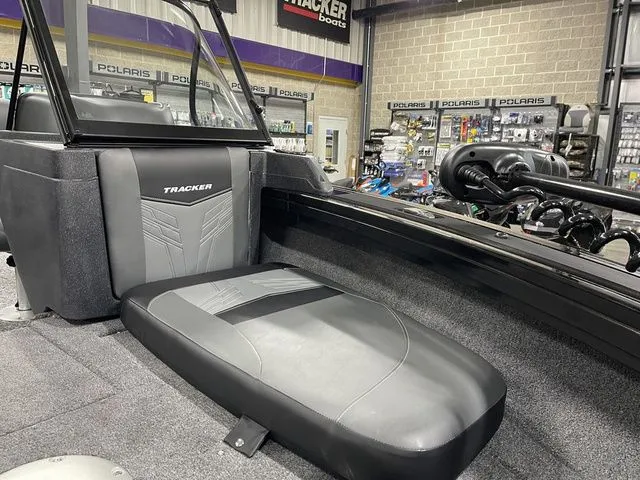 Slide: The Image of Tracker Targa™ V-19 Combo 2026 - 53