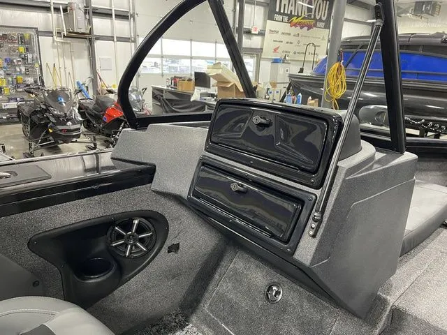 Slide: The Image of Tracker Targa™ V-19 Combo 2026 - 62