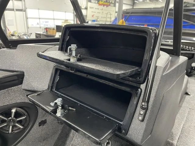 Slide: The Image of Tracker Targa™ V-19 Combo 2026 - 63