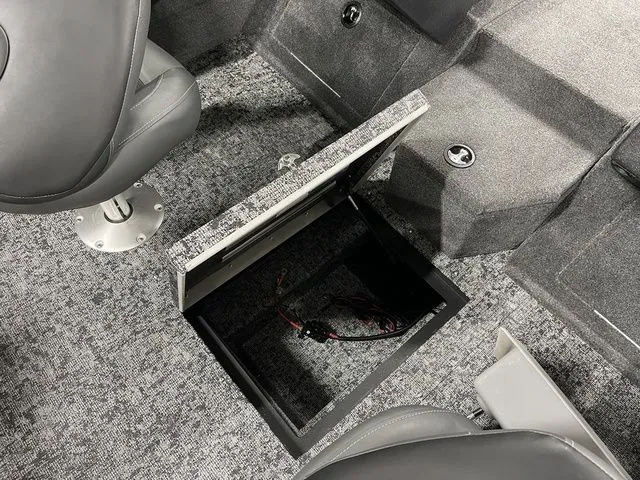 Slide: The Image of Tracker Targa™ V-19 Combo 2026 - 71