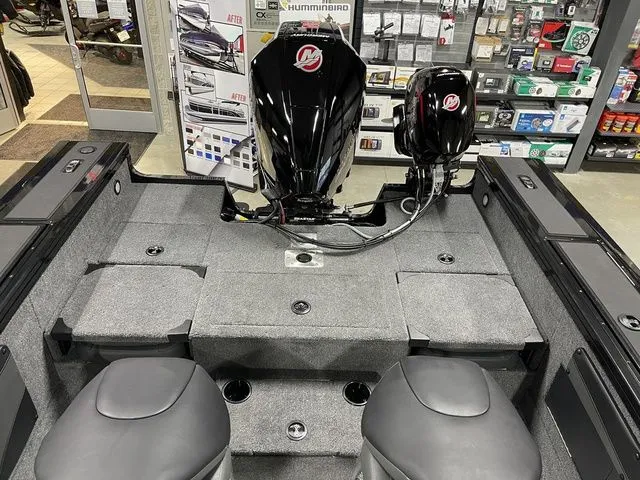 Slide: The Image of Tracker Targa™ V-19 Combo 2026 - 72