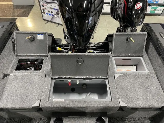 Slide: The Image of Tracker Targa™ V-19 Combo 2026 - 74